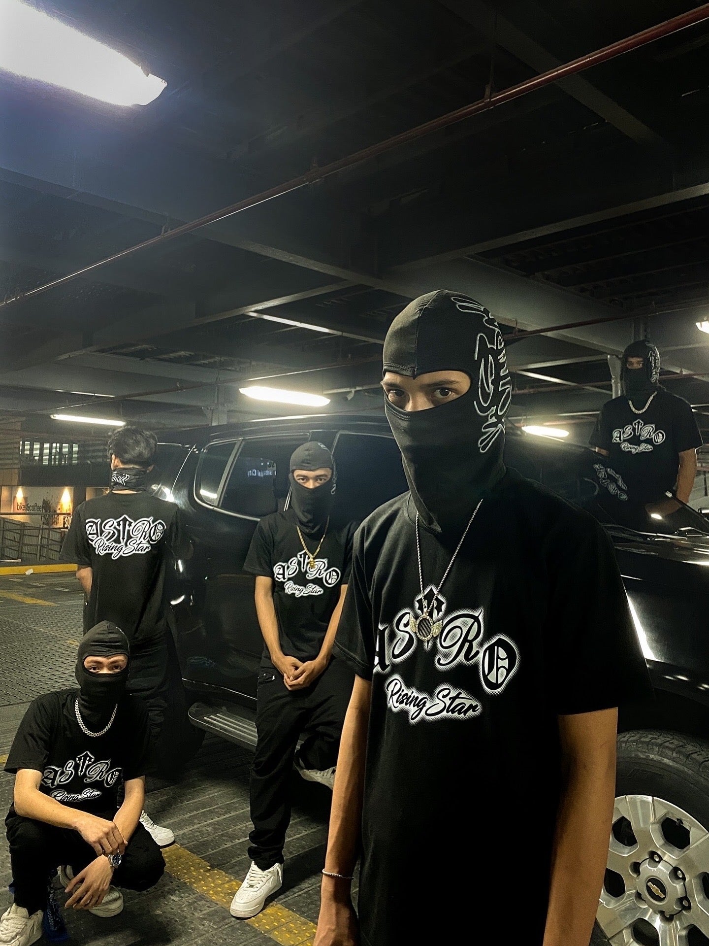 TWO RANDOM TEE [BLACK]