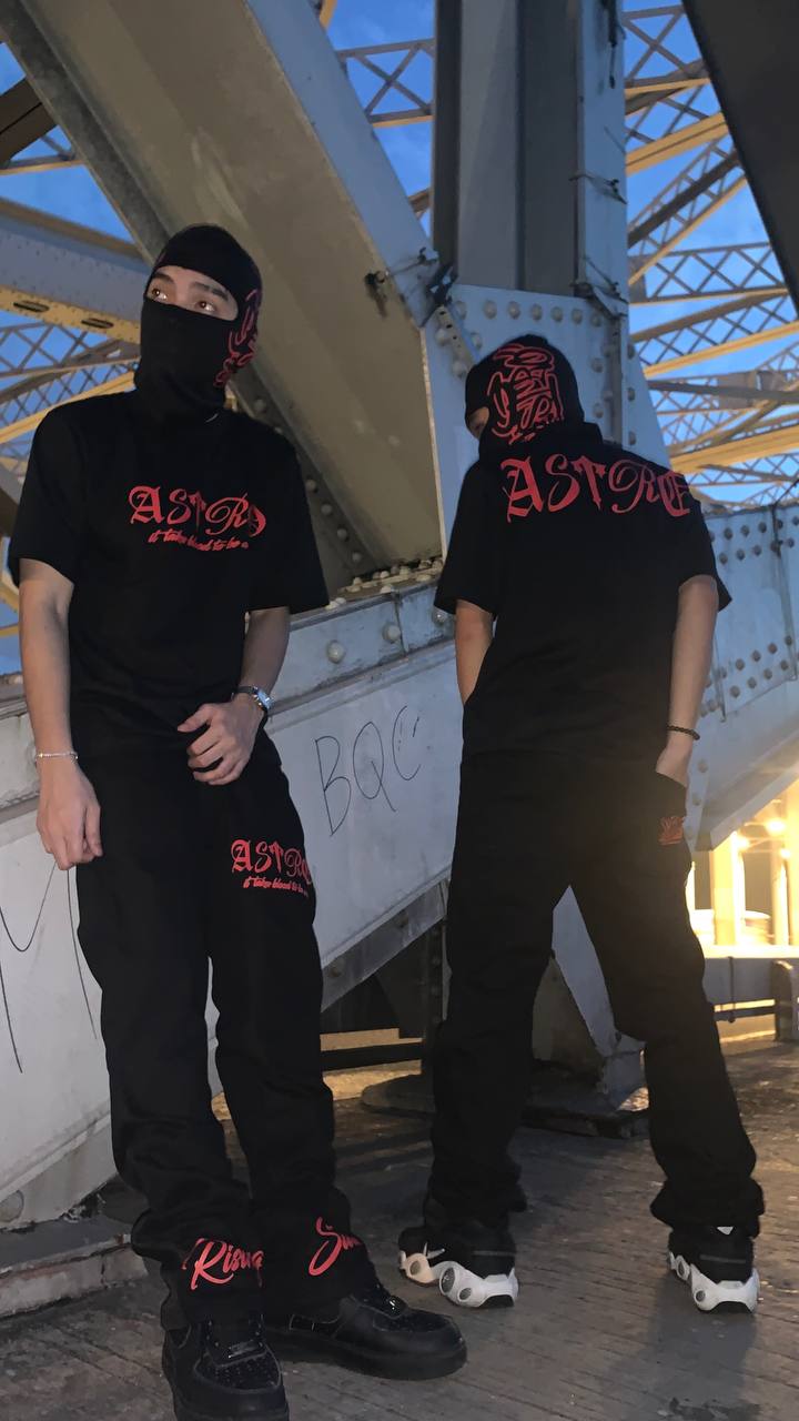 TWO RANDOM TEE [BLACK]